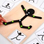 MUÑECO ARTICULADO CON TARJETAS - Imagen 3
