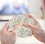 SQUISHY HUELLITA CON PERLAS - Imagen 2