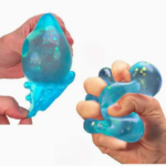 SQUISHY EN FORMA DE GOTA CON BASE